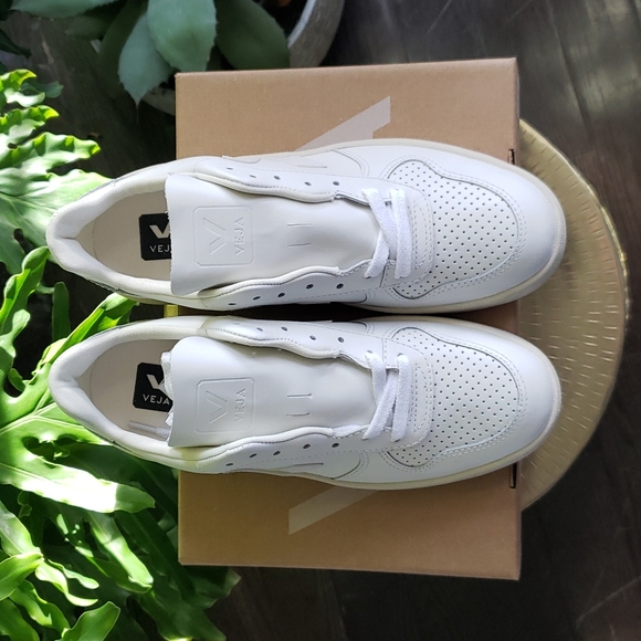 Veja V-10 Leather Sneakers - Picture 8 of 16